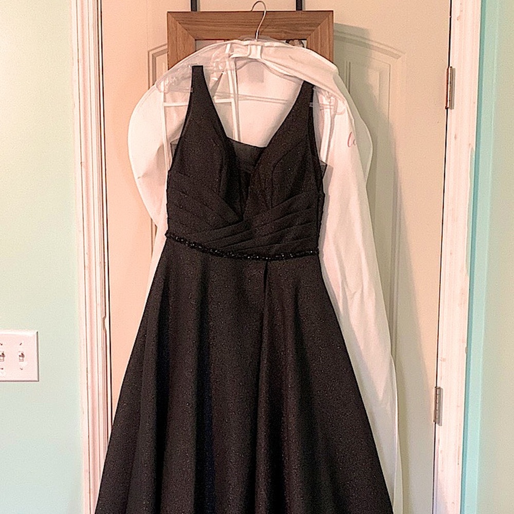 Ellie Wilde Mon Cheri Prom dress Size 4